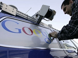 Google'ın sürücüsüz arabası yollarda