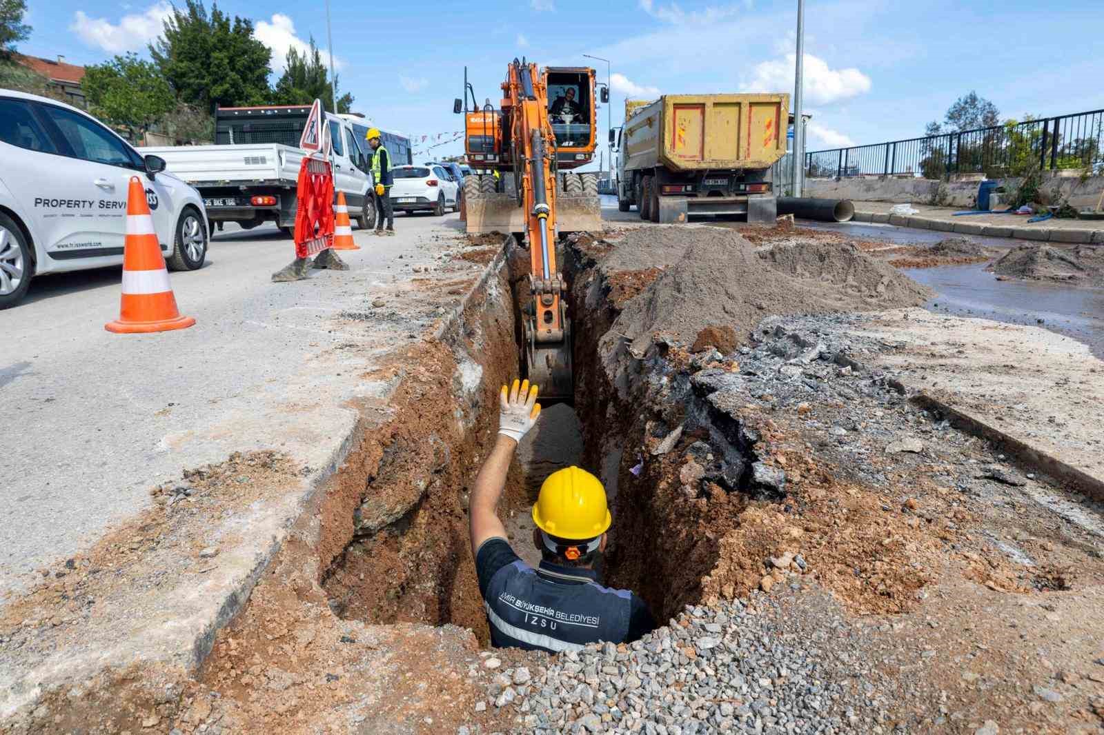 İzmir'de toprağın altına 15 milyon lira gömüldü