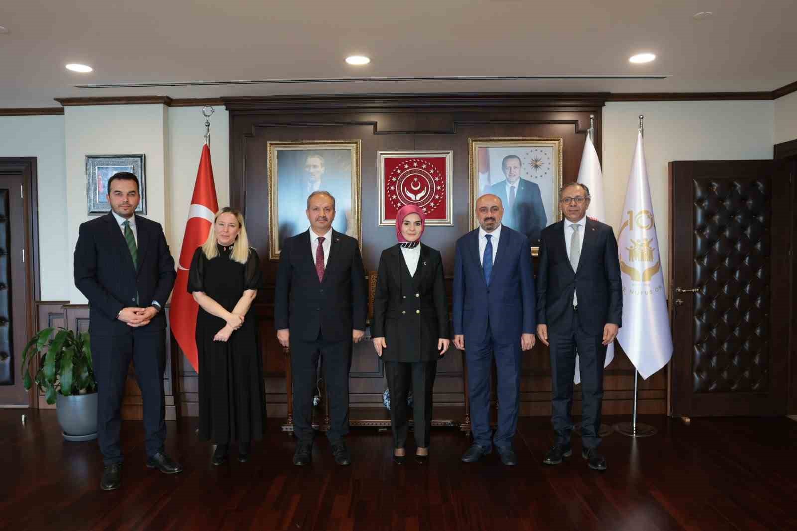 Sahada Şiddete Karşı Bakanlık Hamlesi: Sosyal Hizmet Uzmanına 'Kolluk' Koruması!