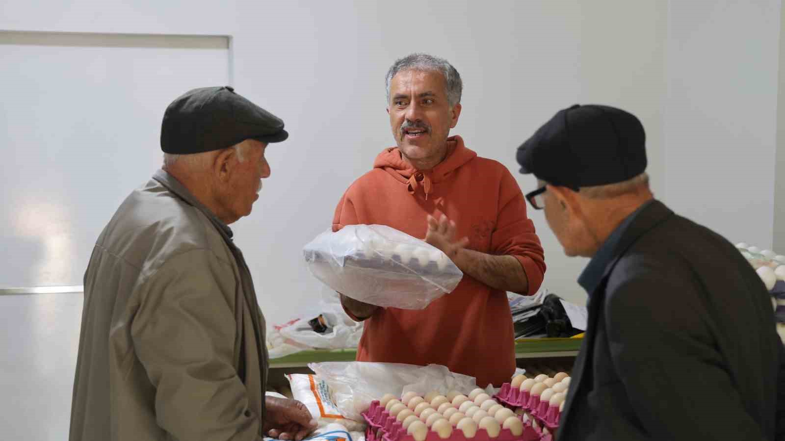 Ekmeği 6, yumurtayı 100 liraya satıyor!