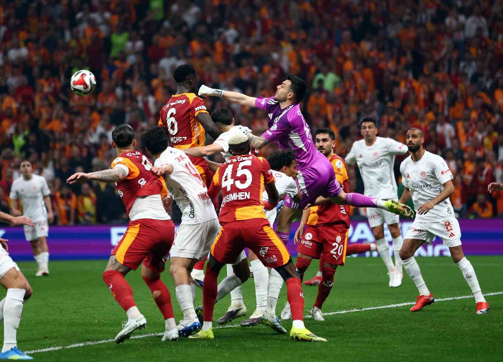 Galatasaray şampiyonluğunu ilan etti