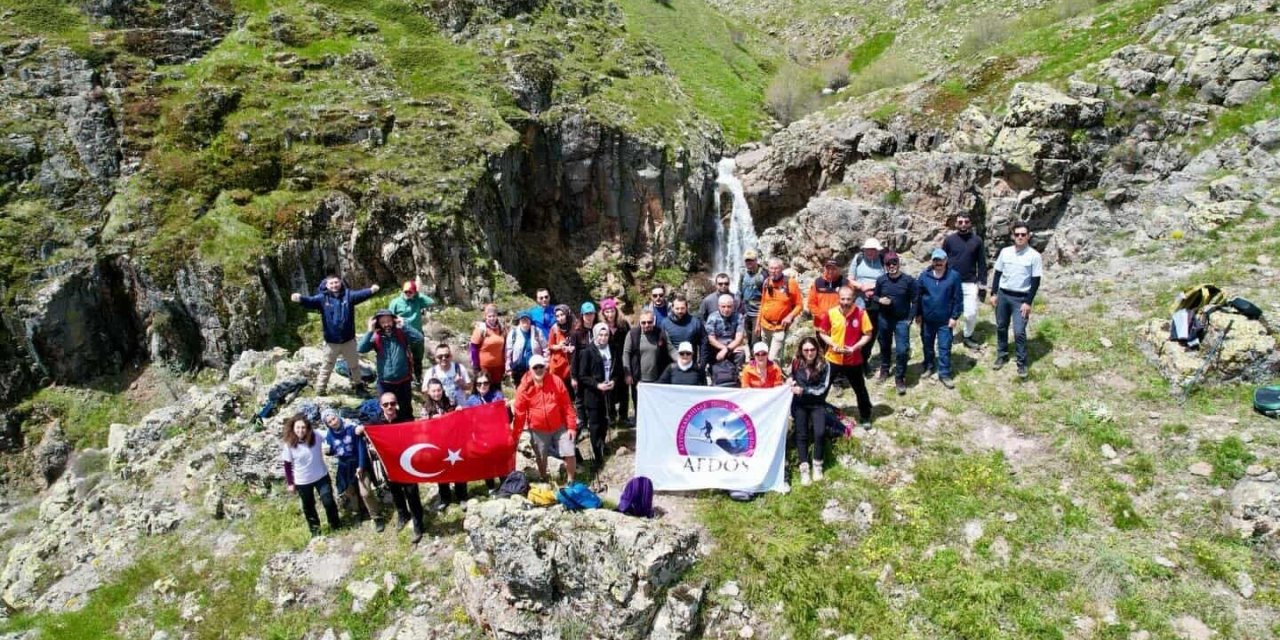 Şuhut’ta doğa keşfi: Uçak Şelalesi ve Kaya Evleri büyüledi