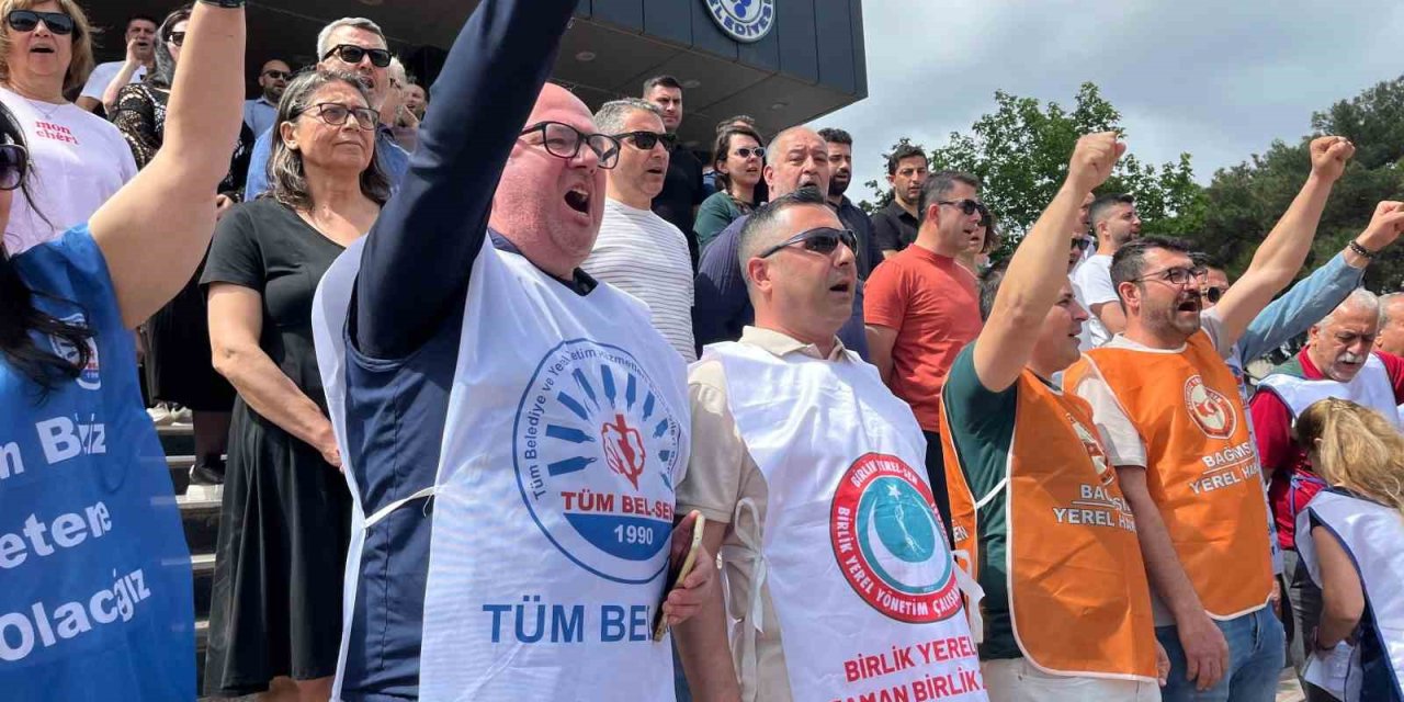 Buca Belediyesi’nde memurların eylemi sürüyor: Özgür Özel’e seslerini duyuracaklar