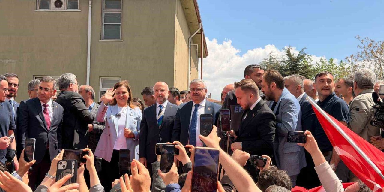 Afyon’da Tarihi Gün: Burcu Köksal AK Parti Safında İlk Kez Konuştu!
