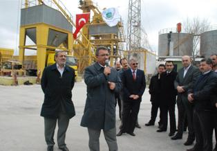 Karatay'da sezonun ilk asfaltı döküldü