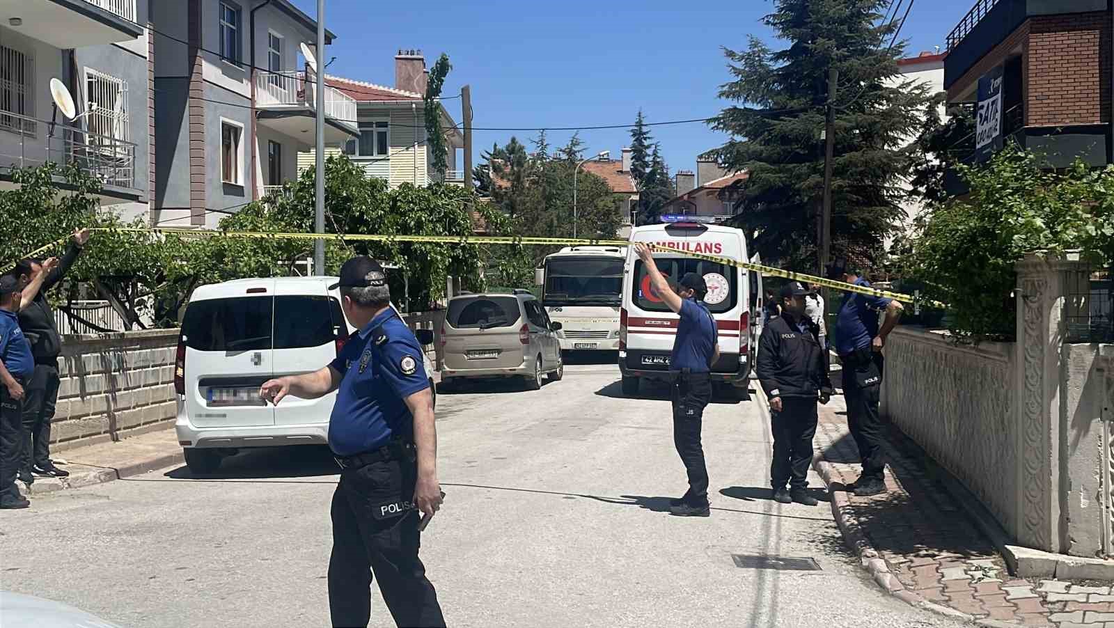 Tartıştığı anne ve babasını bıçaklayarak öldürdü