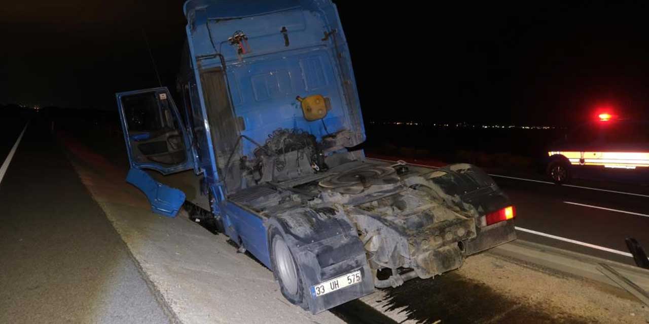 Karaman-Ereğli Yolunda Kaza: Tır Bariyerleri Biçip Refüje Devrildi!
