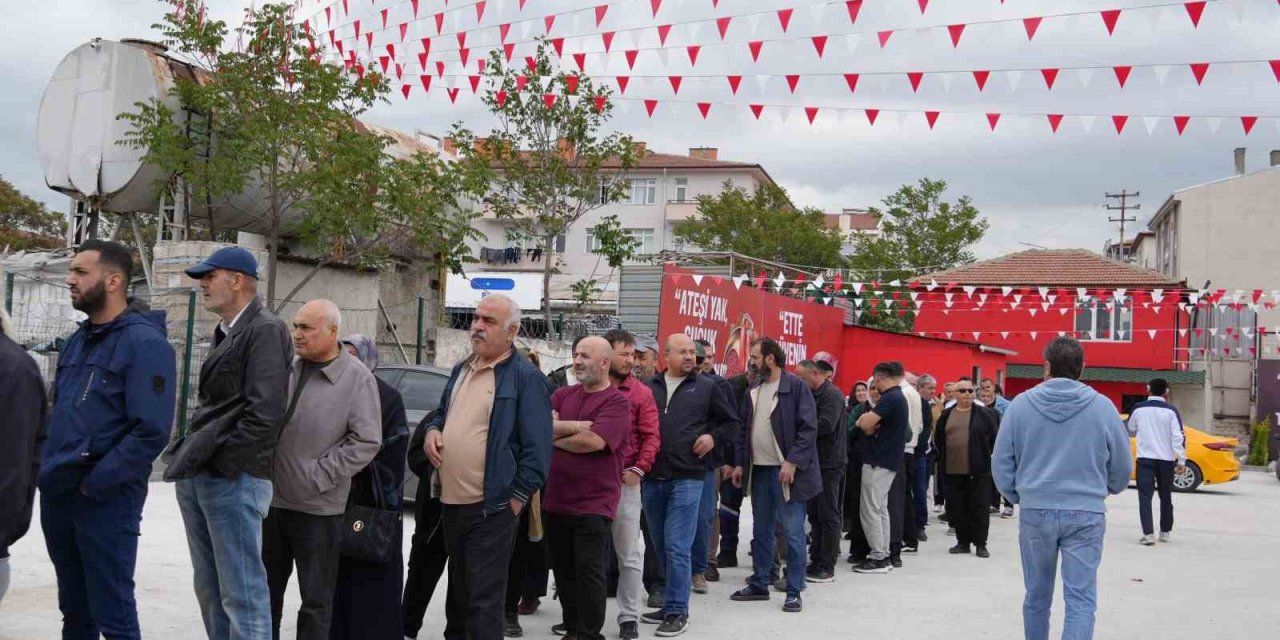 Ankara'da Erken Bayram Kuyruğu: Kilometrelerce Sıra Oluştu!
