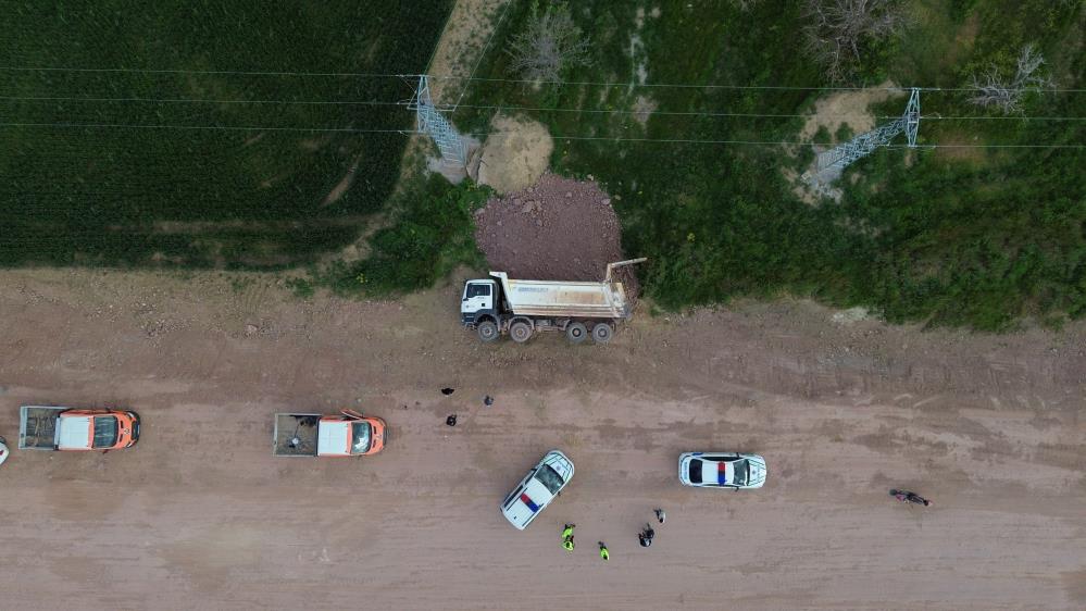 Karaman'da Toprak Yüklü Kamyon Şarampole Devrildi: 1 Yaralı