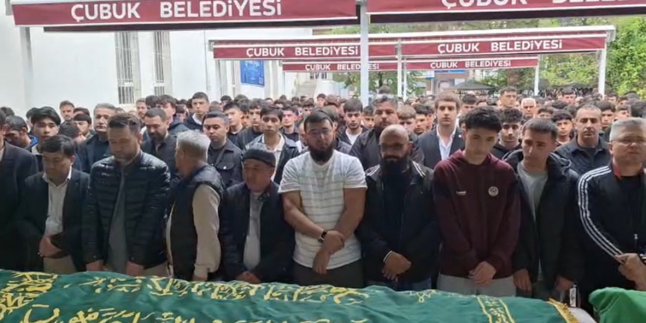 Kazada hayatını kaybeden genç futbolcu Abdullah Sultanoğlu toprağa verildi