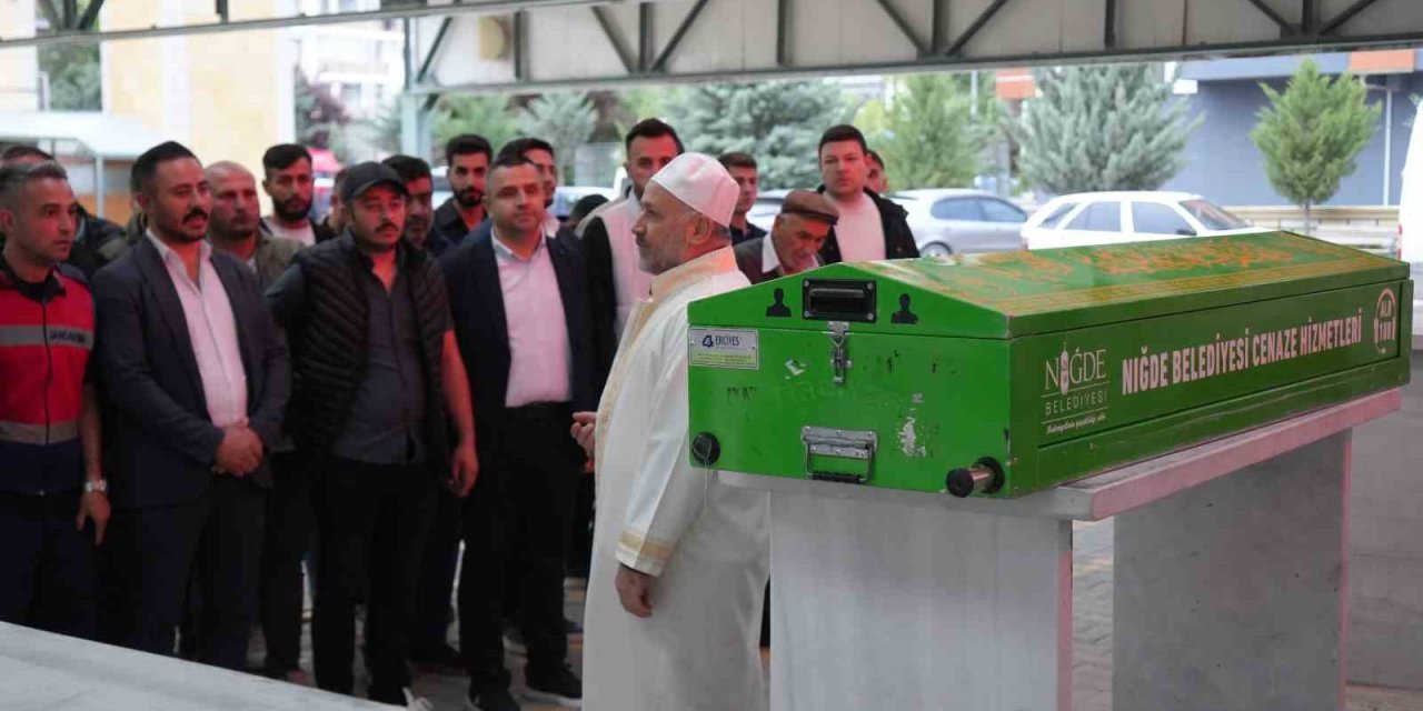 Mersin’de öldürülen tır şoförü Niğde’de toprağa verildi