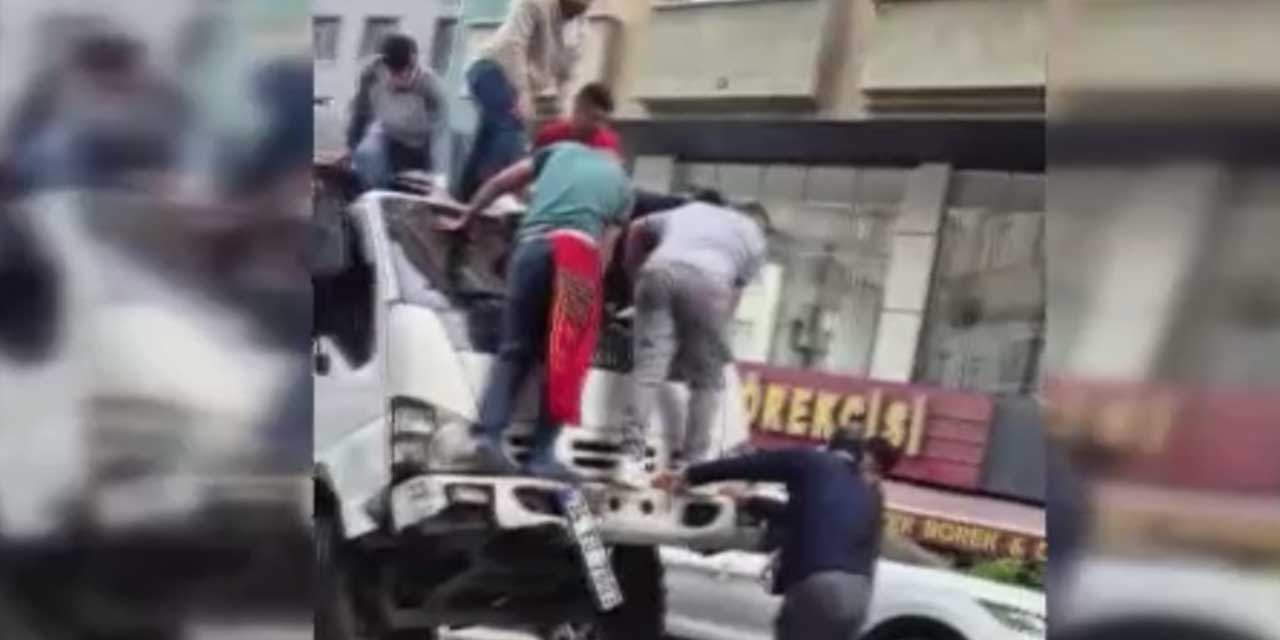 Pazarcı kamyoneti şaha kalktı, vatandaşlar üstünde zıpladı