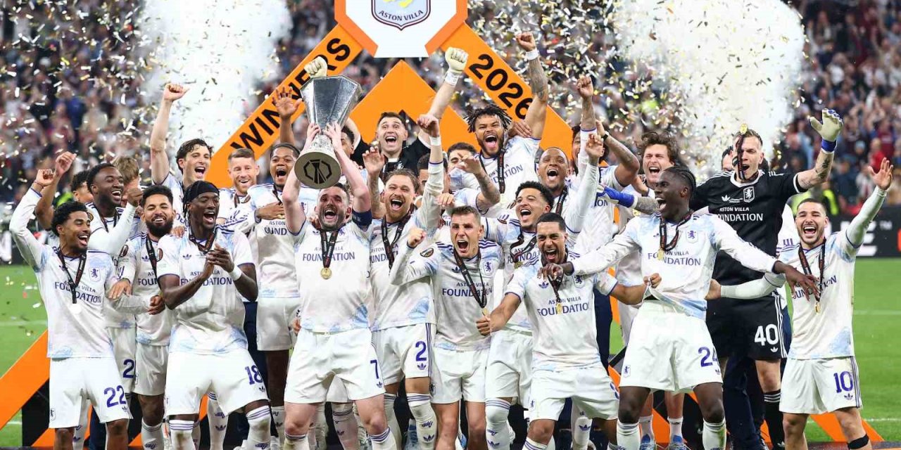 UEFA Avrupa Ligi şampiyonu Aston Villa kupasını aldı