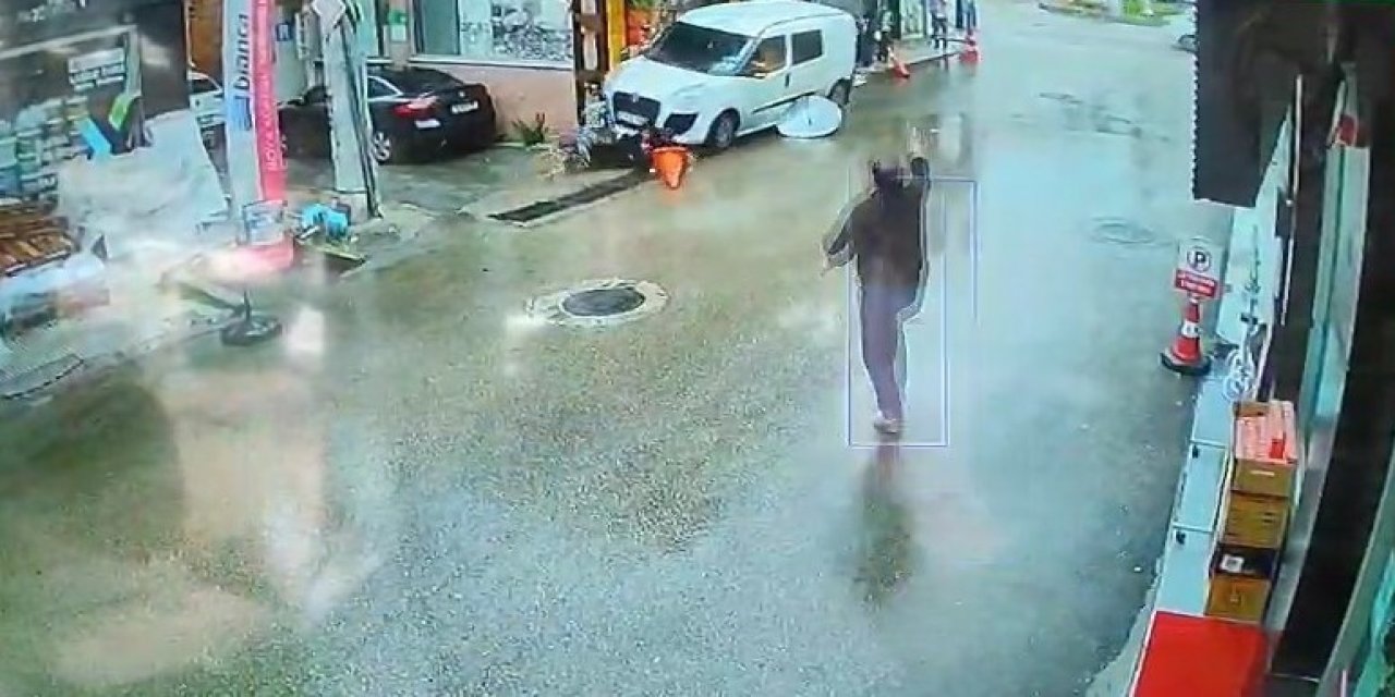 Kamyonetin altında kalan anne ile oğlu yürüyerek taburcu oldu