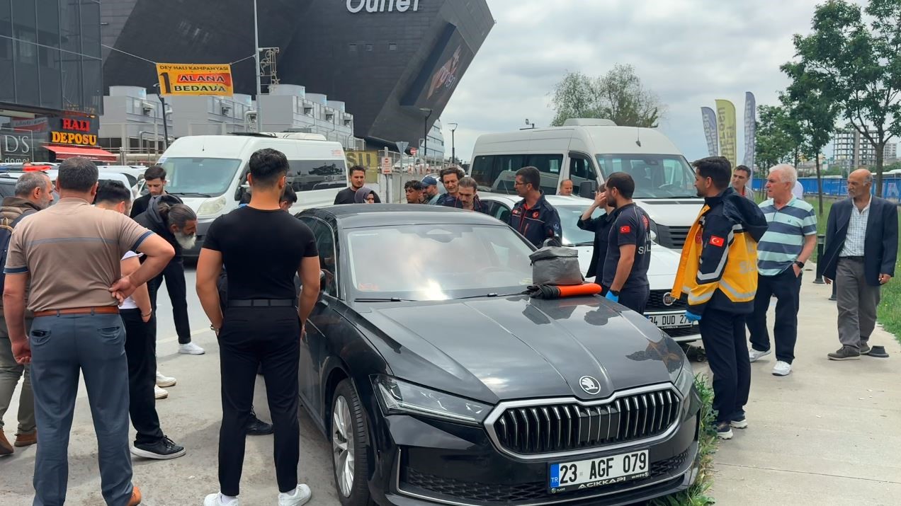 İşe gitmeyen Hüseyin Yalçın Bağcılar'da aracın içinde bulundu
