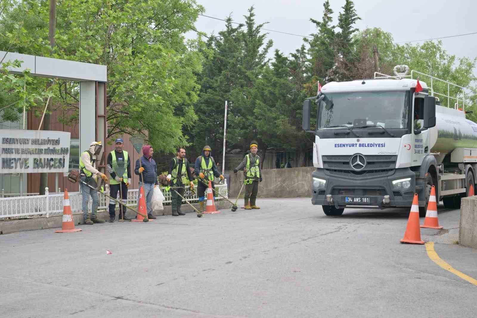 Mezarlıkta yetki karmaşası! Büyükşehir mezarlığın temizlenmesine izin vermedi