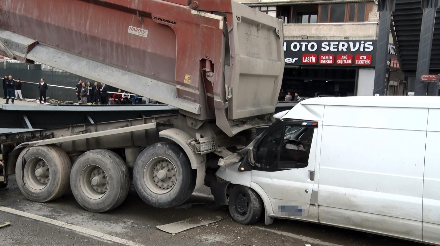 Ankara'da hayatı durduran kaza! Bomba patladı sandık