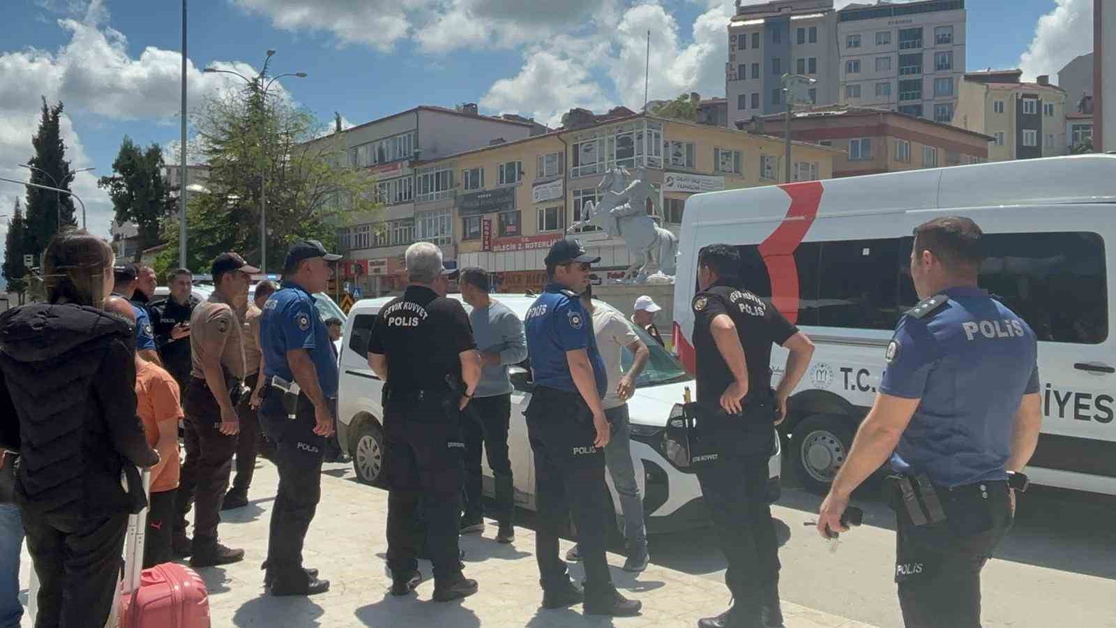 Polisten Zamanında Müdahale: Sokak Ortasında Dehşet Önledi