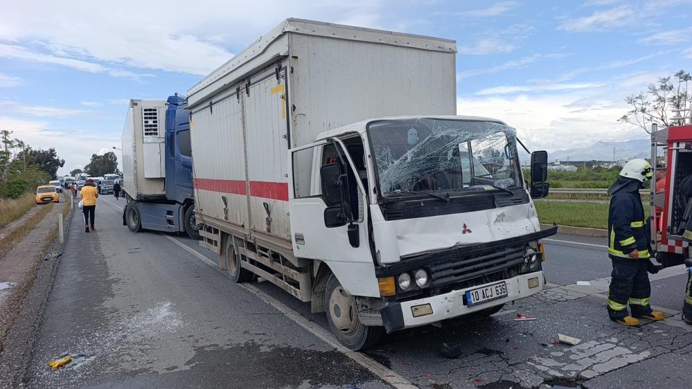 Manavgat'ta kaza! Konya plakalı otomobil de karıştı