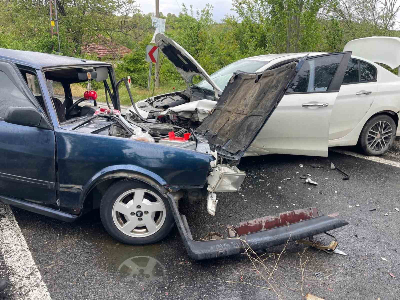 TOFAŞ BMW'yle kafa kafaya çarpıştı