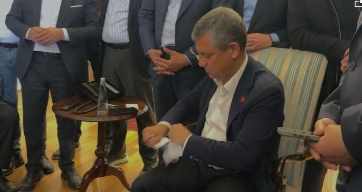 Özgür Özel'den olay hareket: Bunun için yıktılar Baba Ocağı'nı