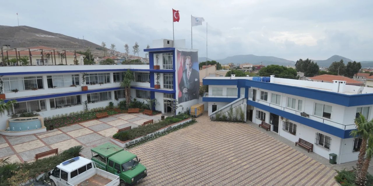İzmir’de Belediyeye Şafak Operasyonu: Başkanlar Gözaltında! (59 karakter)