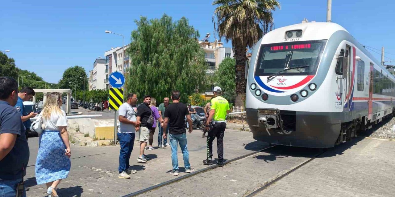 Hemzemin geçitte feci kaza! Trenin altında kalan yaya ağır yaralandı
