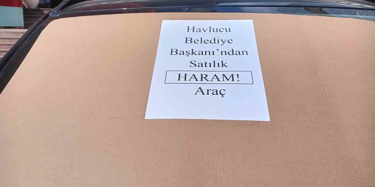CHP Bahçesinde ‘Haram’ Sergisi: 2 Lüks Araç Satışa Çıktı!