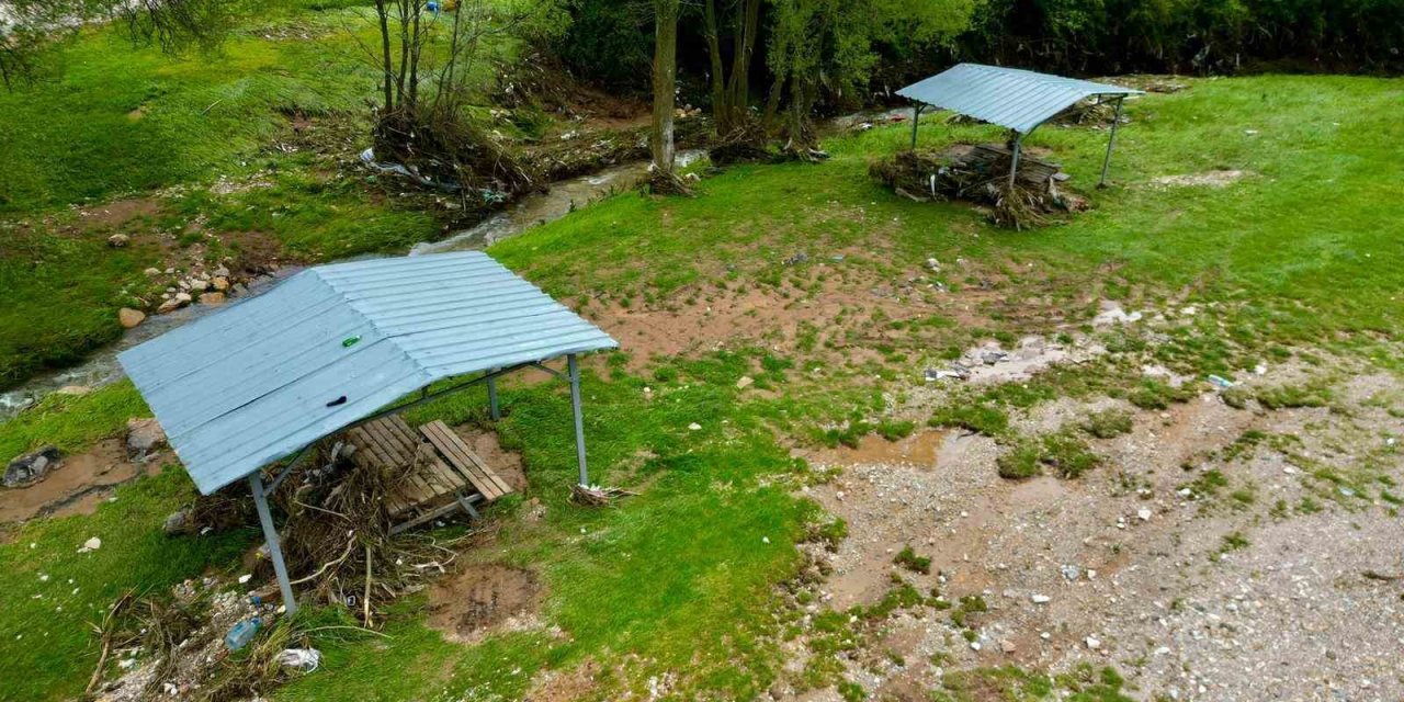 Afyon'da mavi ile yeşilin arasına çöp yığınları girdi