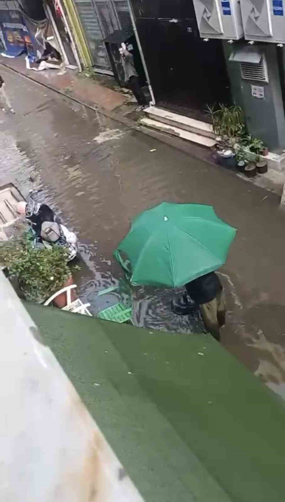 Sağanak arkasında göl bıraktı