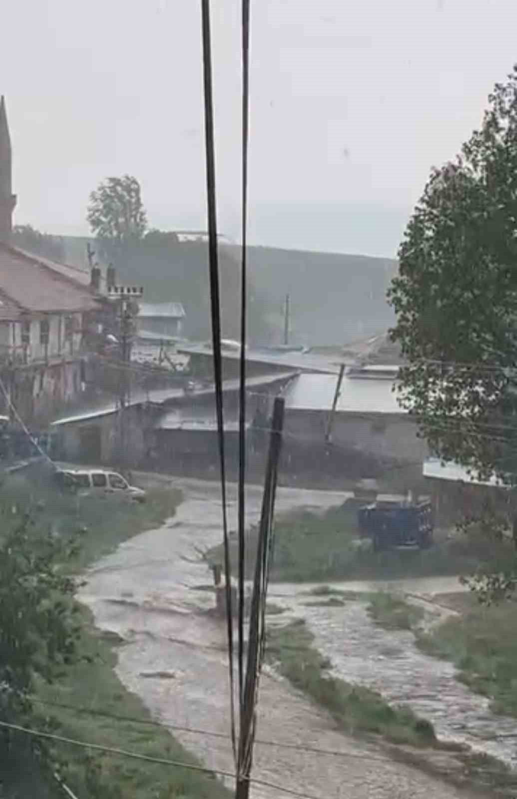 Kuzeydoğusu sel olup akan Başkent