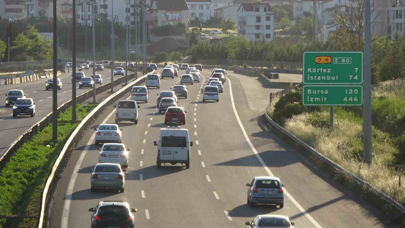 Büyükşehirde yaşayanlar erkenden döndü