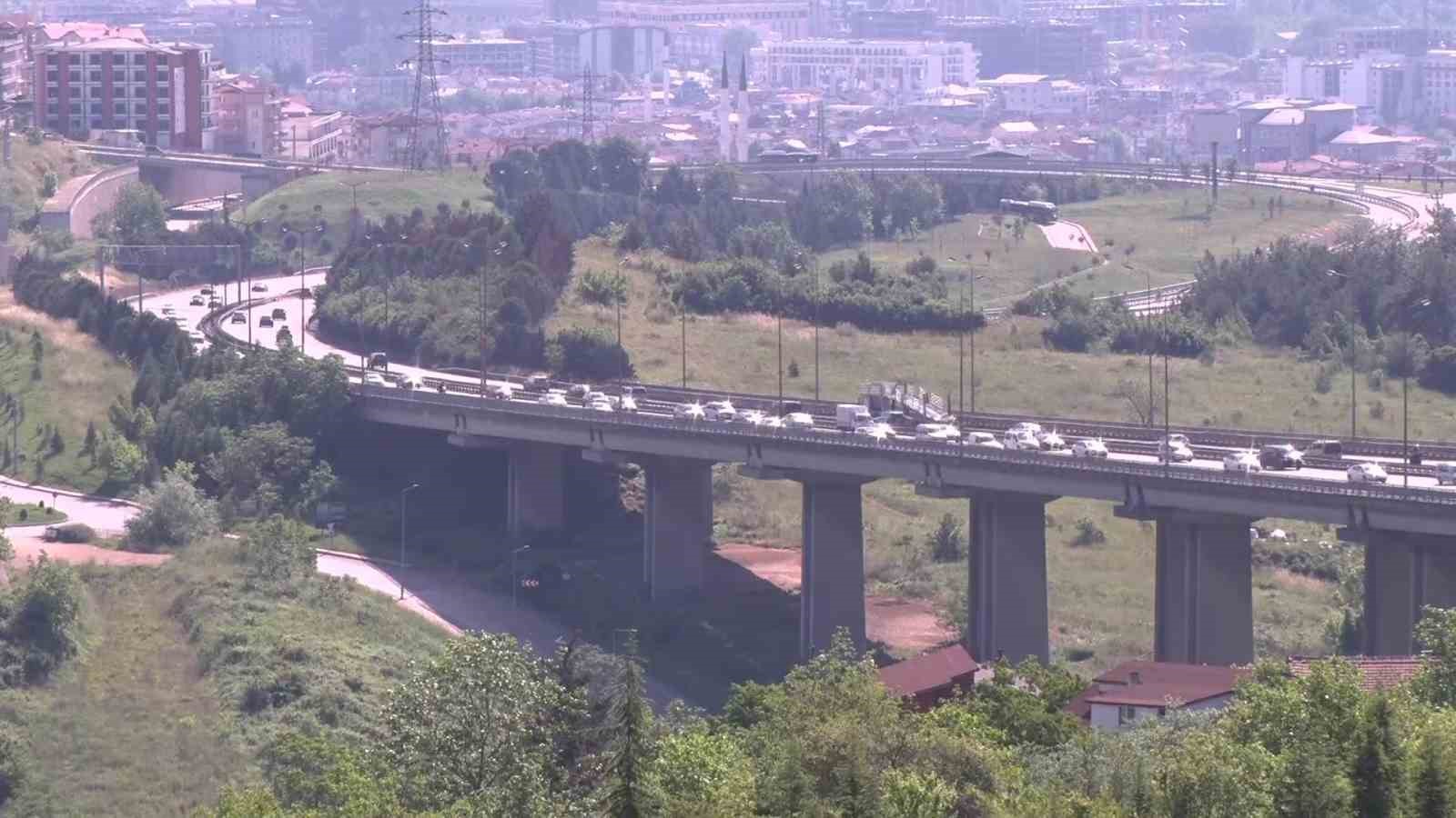 Köprüler viyadükler yollar doldu taştı