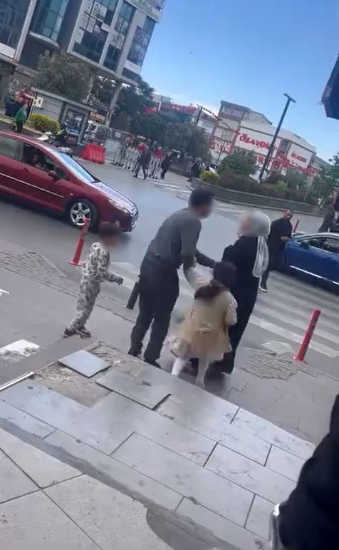 Kıskançlık Dehşeti: Genç Kızı İş Yerinde Bıçakladı!