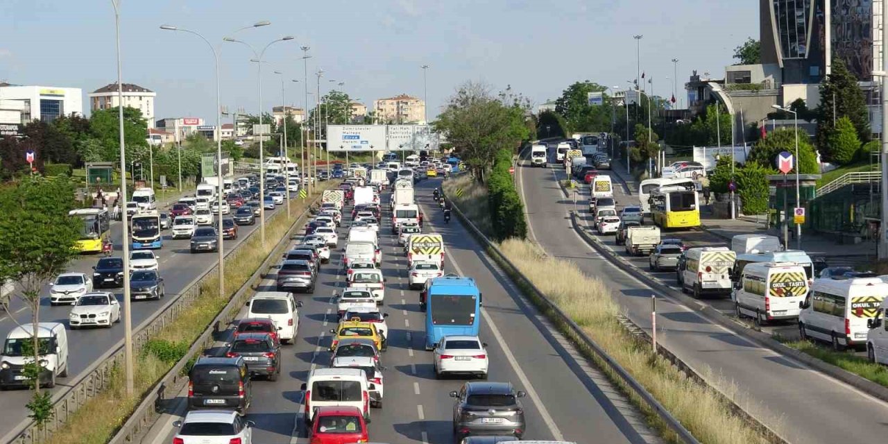 Bayram tatili sona erdi: D-100’de yoğunluk oluştu