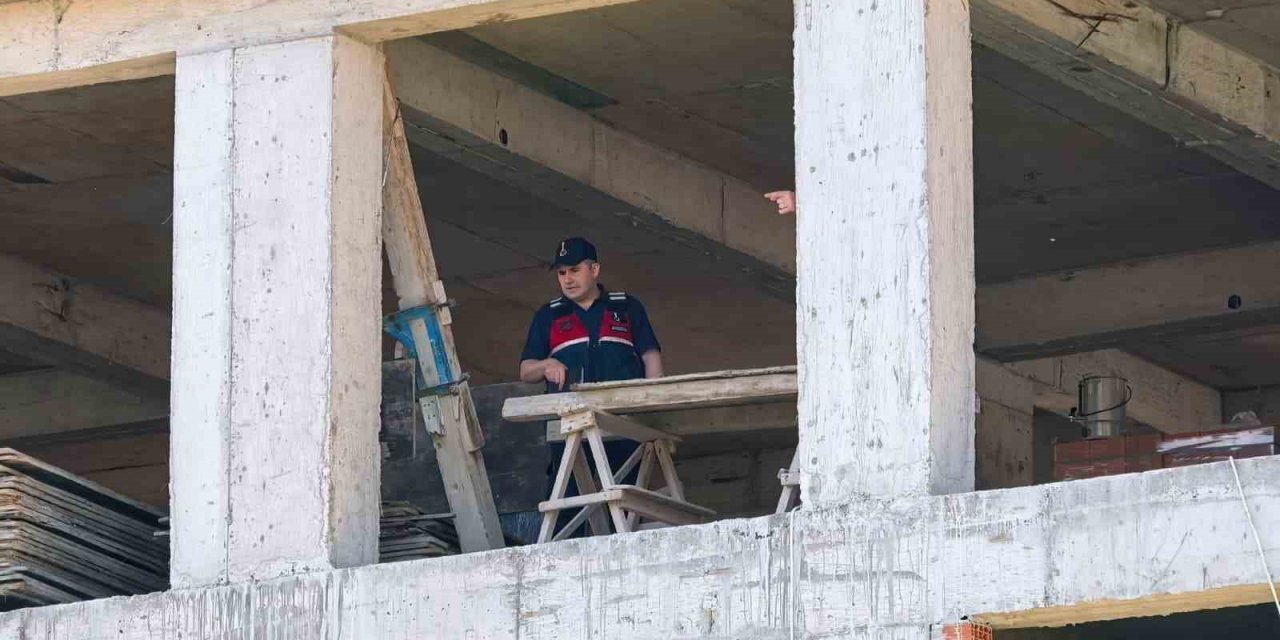 İnşaatta feci ölüm: Oğlunun gözü önünde 4. kattan düştü