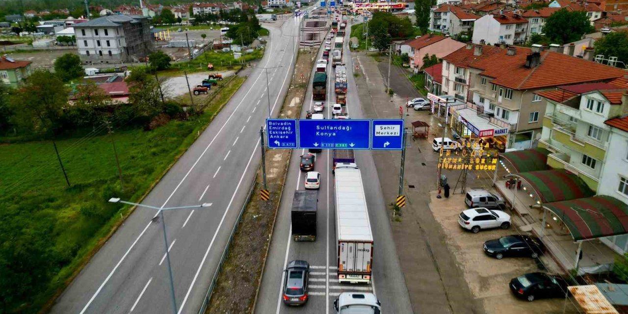 Ege'nin Kavşağında İnanılmaz Yoğunluk: 6 Milyon Araç Geçti