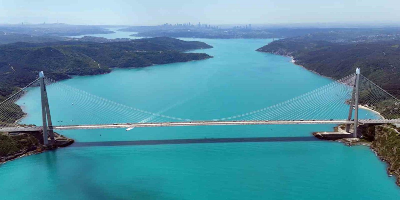 İstanbul Boğazı Tropikal Koya Döndü: Görenler Gözlerine İnanamadı!