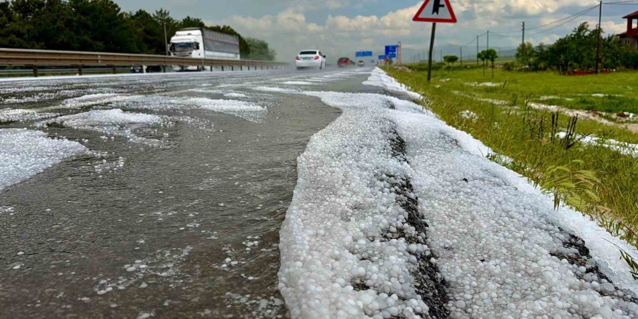 Afyon-Konya yolu beyaza büründü