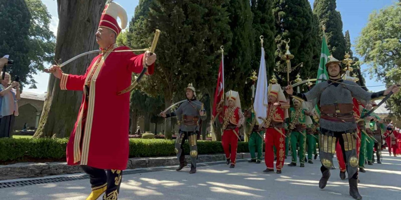 Tarih Canlandı: İstanbul Saraylarında Mehter Coşkusu Başladı