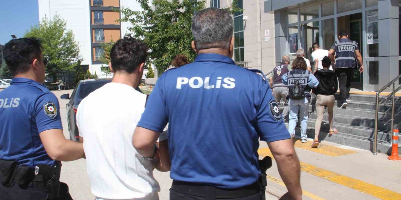 Kuyumcuları Hedef Almışlardı: Konya'da Sahte Altın Çetesi Hapsi Boyladı