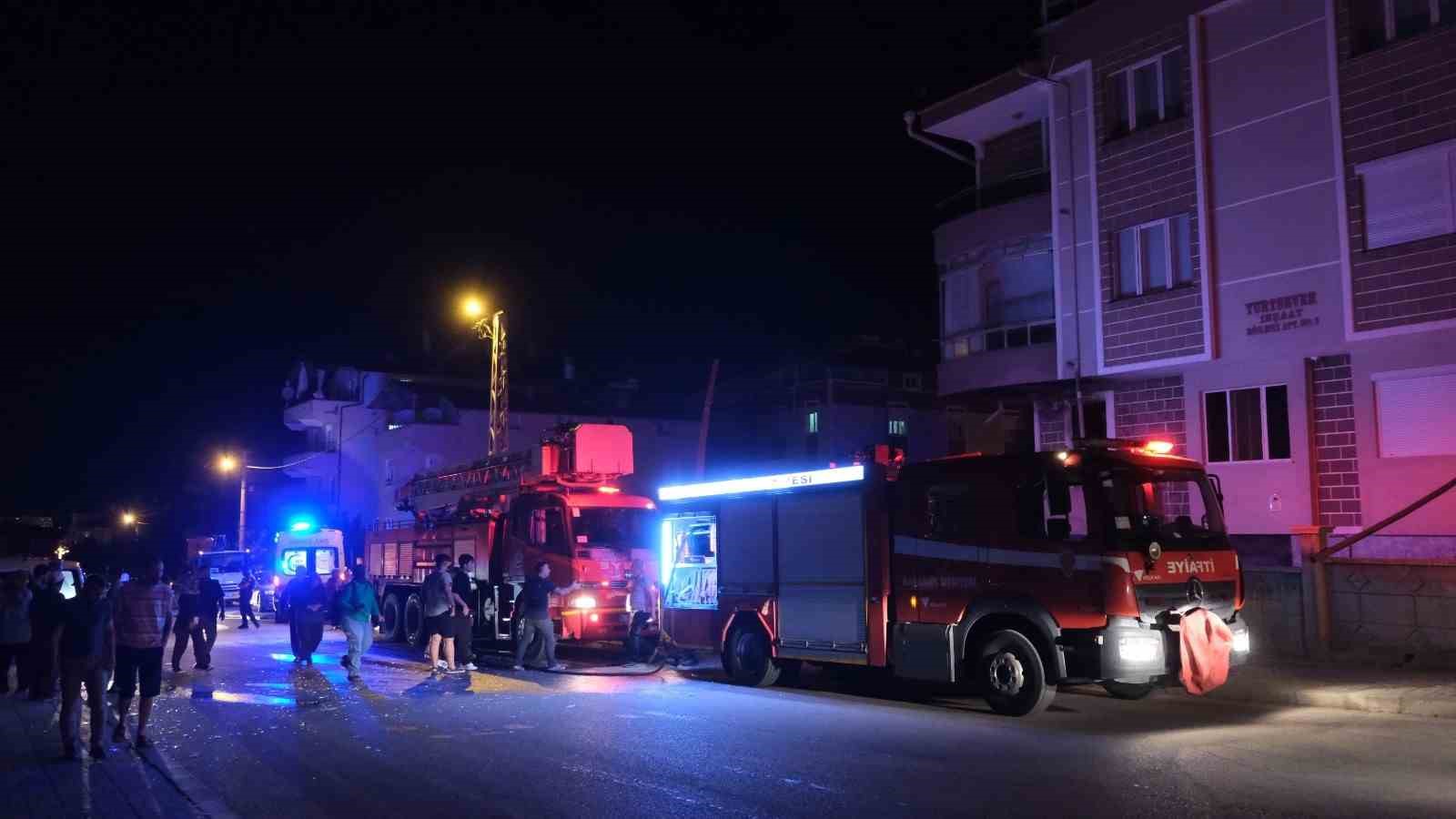 Karaman'da vatandaş sokağa döküldü! Önce patlama sonra yangın