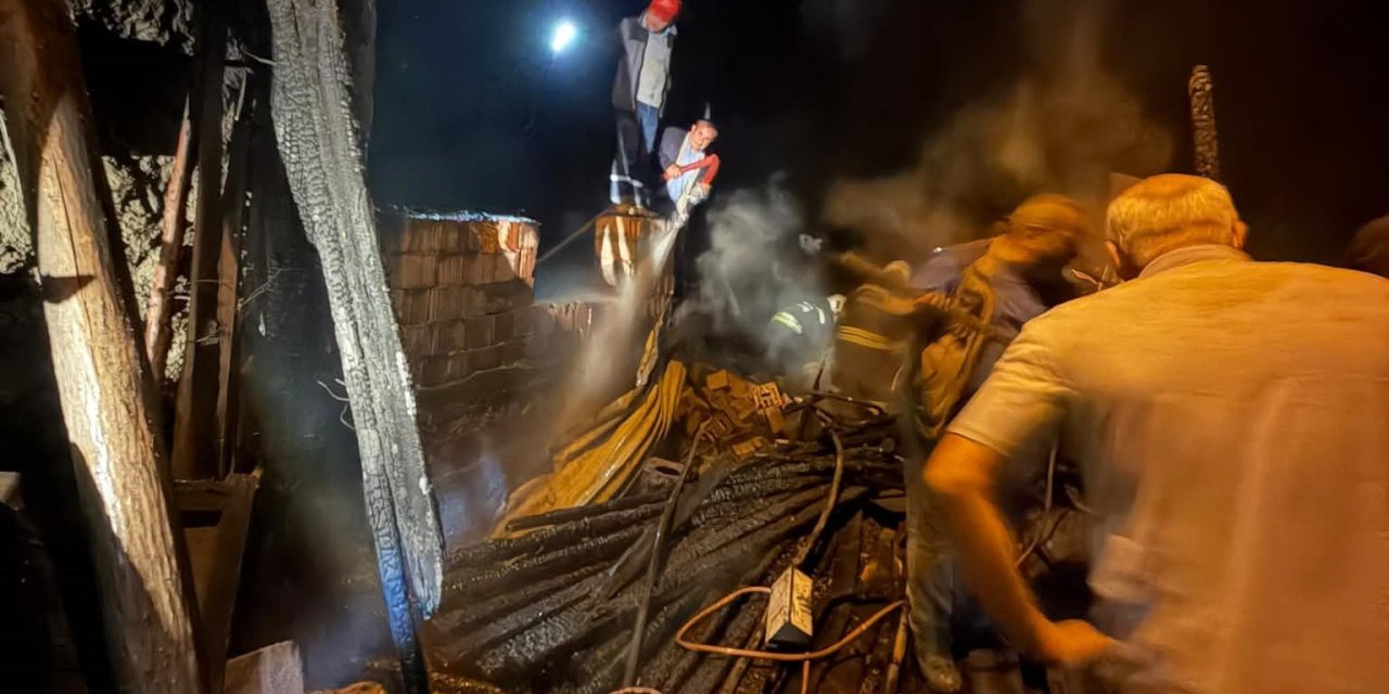 Beyşehir'de Korkutan Yangın: Depo Kül Oldu!