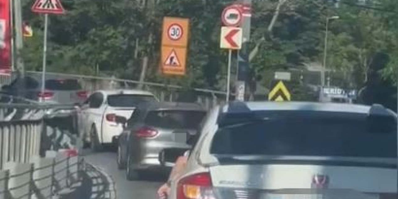 Trafikte Silah Gösteren Sürücü Yakalandı! Silah Oyuncak Çıkt