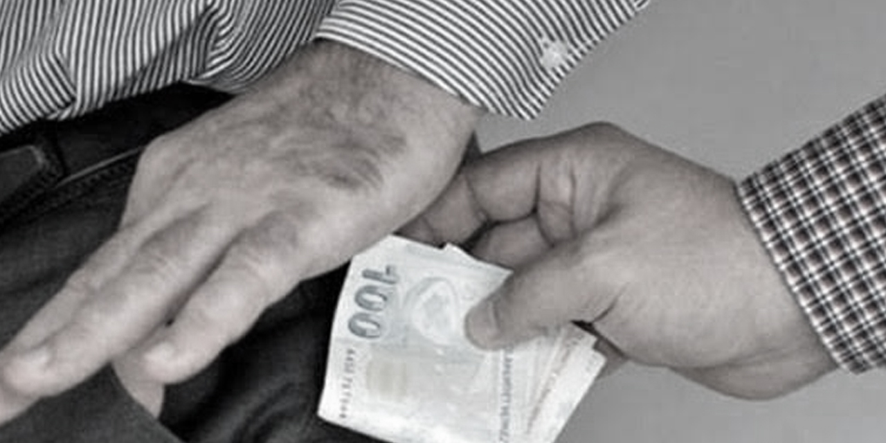 Antalya'da Rüşvet Ağı Deşifre Oldu: SGK İl Müdürü Tutuklandı