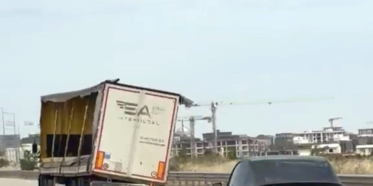 Yana yatmış şekilde seyreden dorse korkuttu