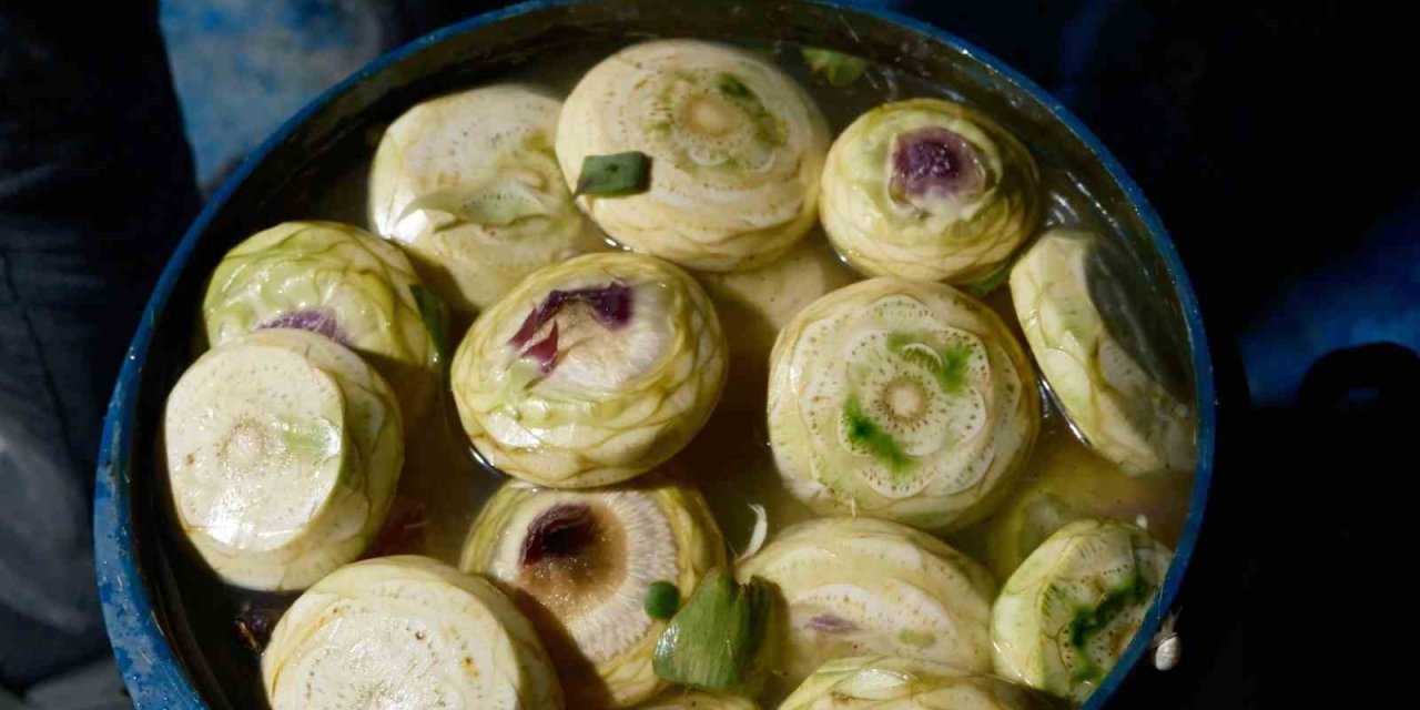 Enginarın Gizli Kahramanları: Günlük 2 Bin Adet Soyup Kazanç Sağlıyorlar