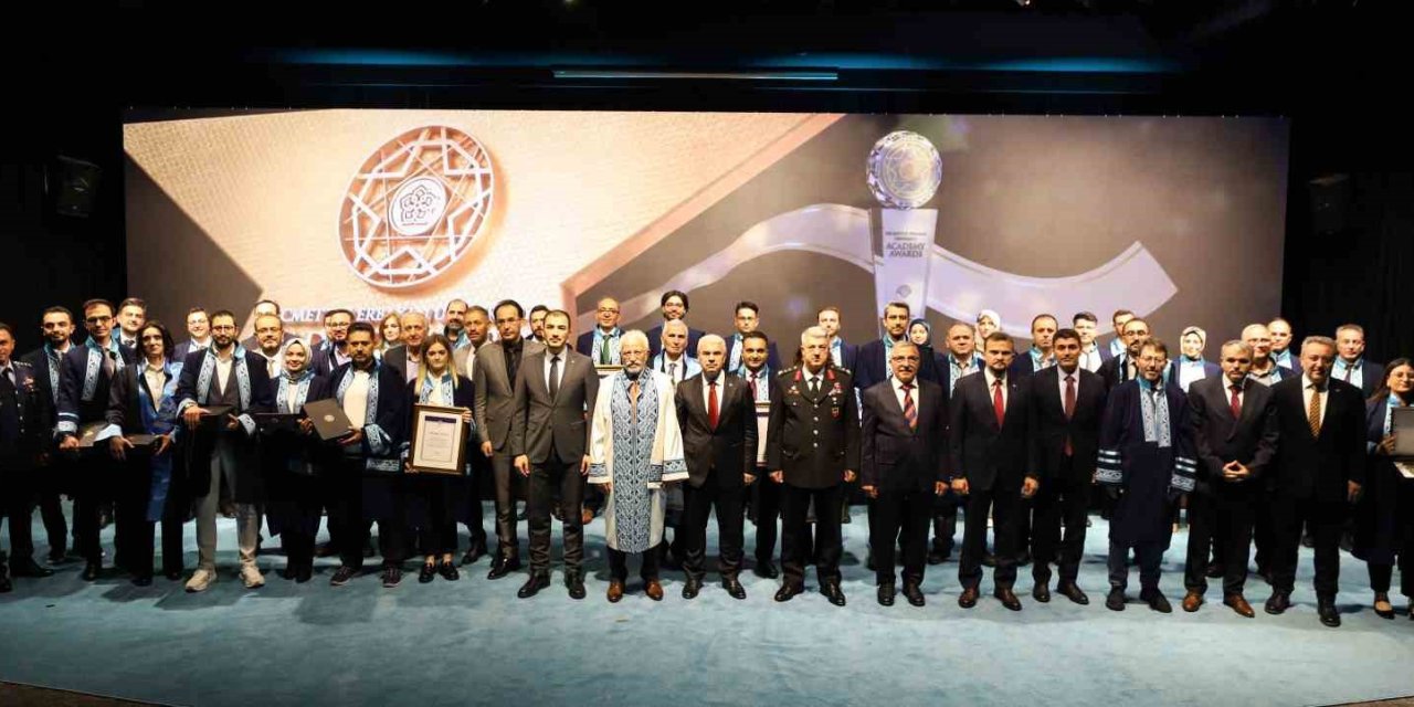 NEÜ’de 6. Akademi Ödülleri Töreni’nde ödüller sahiplerini buldu