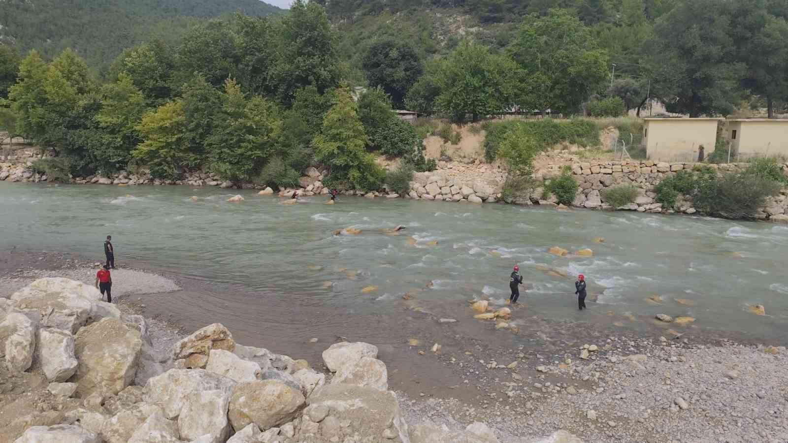 Manavgat'ta suya girdi Alanya'da aramalar sürüyor