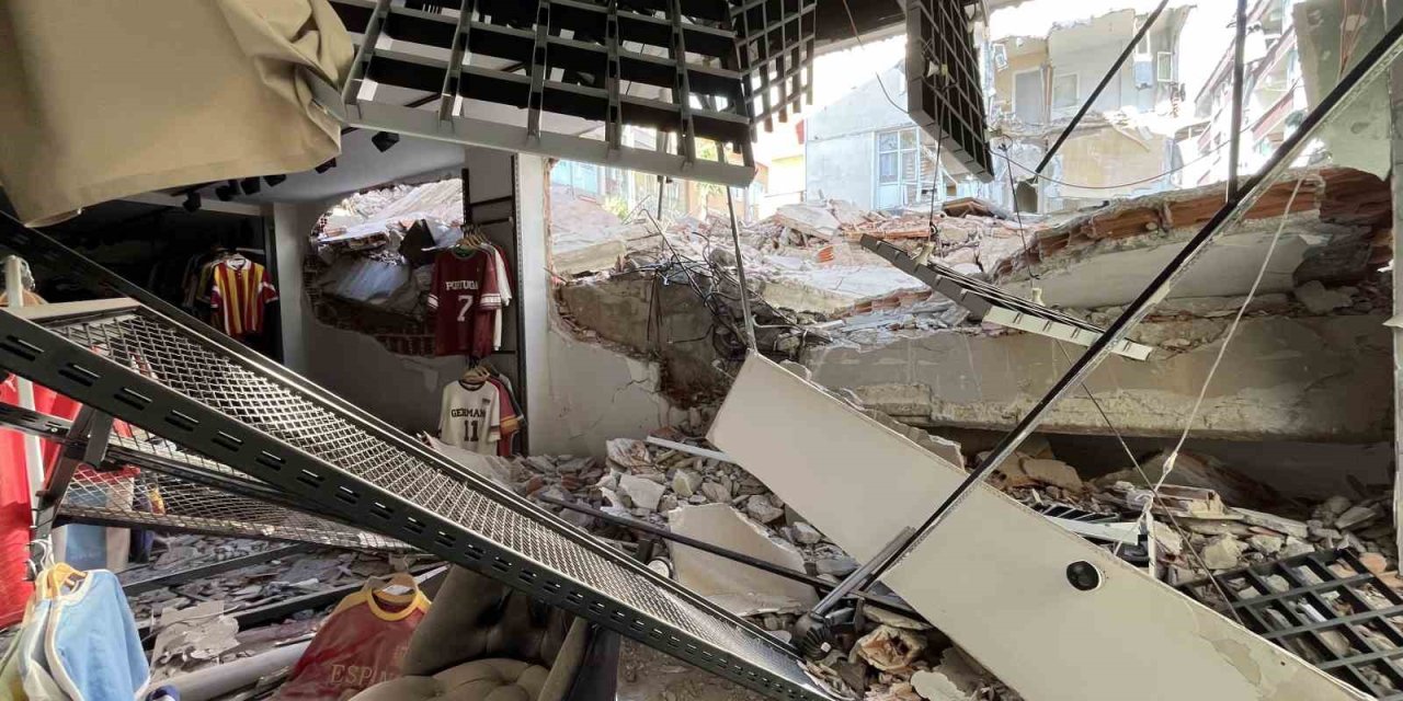 Hazırlık yapılırken bina kendiliğinden çöktü! Hasar büyük
